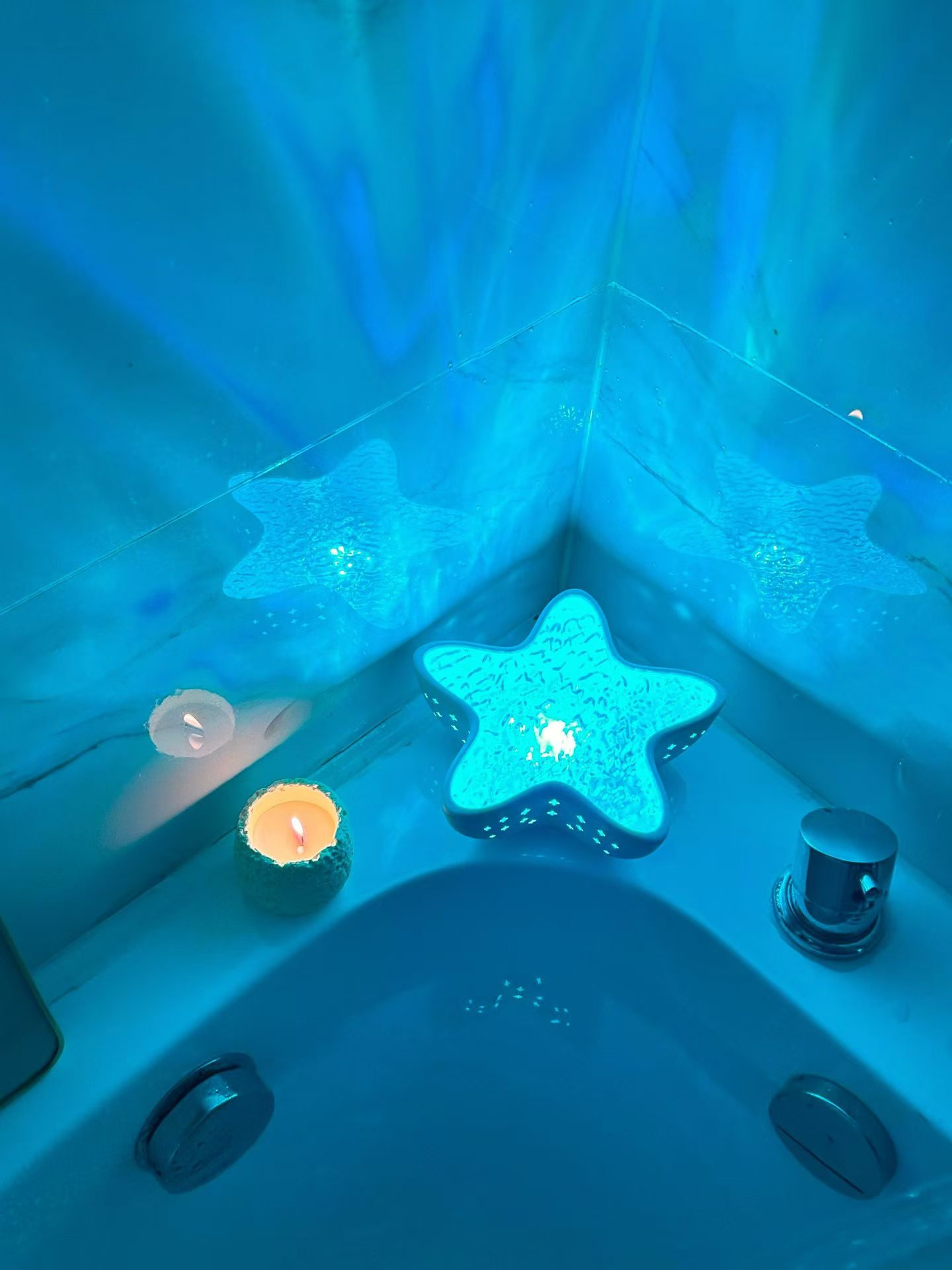 Color-changing starfish projector lamp